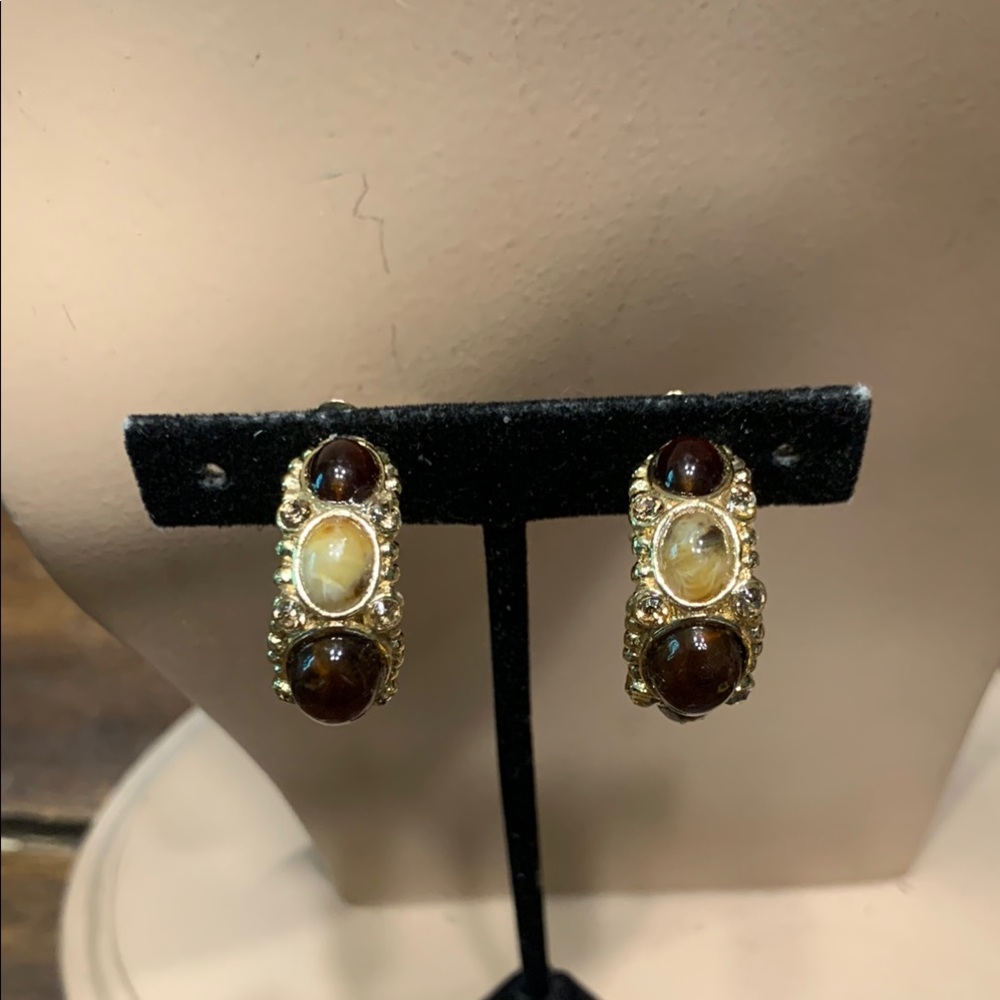 GOLDEN SEMI HOOPS WITH 4 AMBER,ROOT BEER,AGATE & CREAM LUCITE CABOCHONS